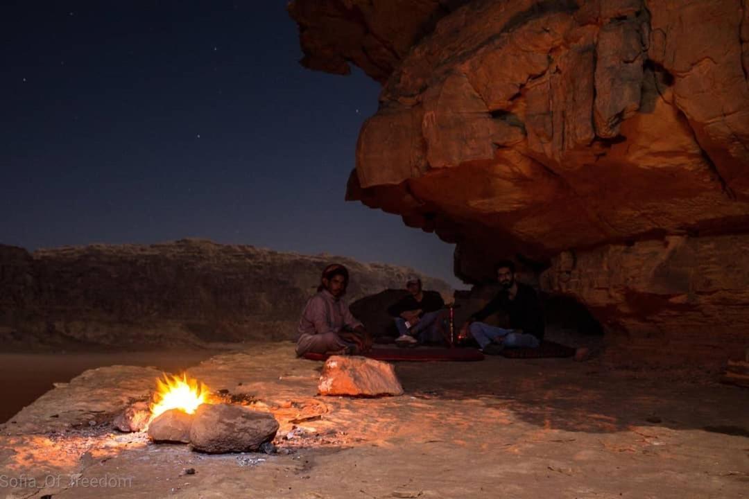 Bedouin Memories Camp Hotel Wadi Rum Bagian luar foto