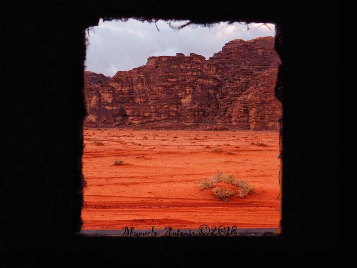 Bedouin Memories Camp Hotel Wadi Rum Bagian luar foto